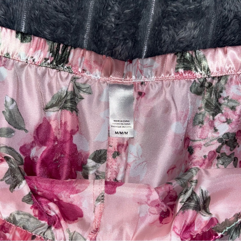🔵(4 for $25)🔵 satin sleep shorts - Picture 2 of 8